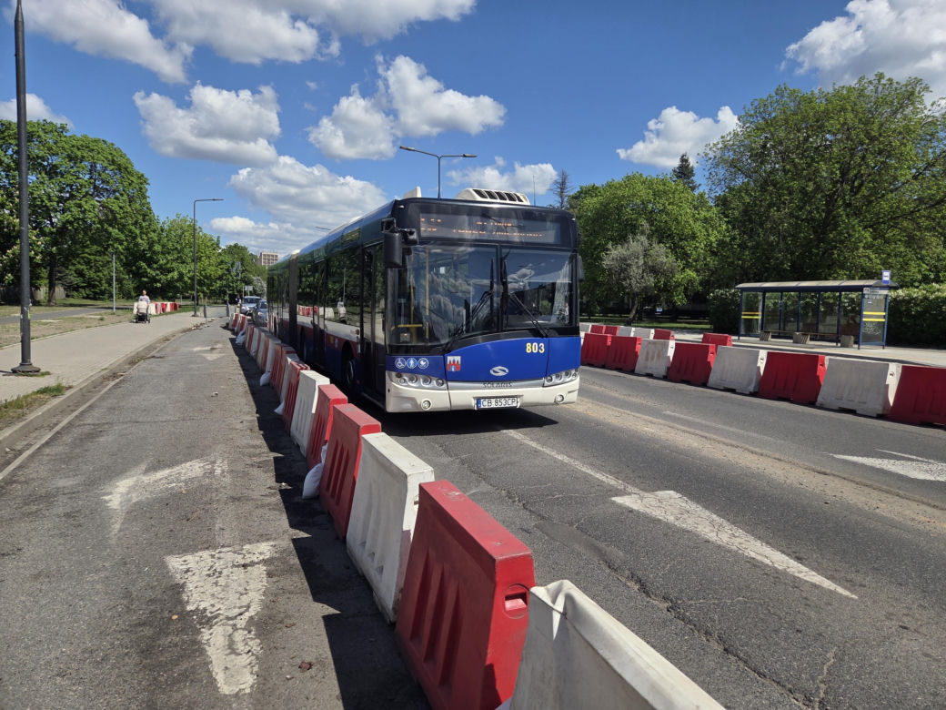 Tak się teraz jeździ na osiedlu Leśnym w Bydgoszczy. Nowa organizacja ruchu na ul. Sułkowskiego!
