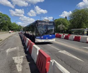 Tak się teraz jeździ na osiedlu Leśnym w Bydgoszczy. Nowa organizacja ruchu na ul. Sułkowskiego!