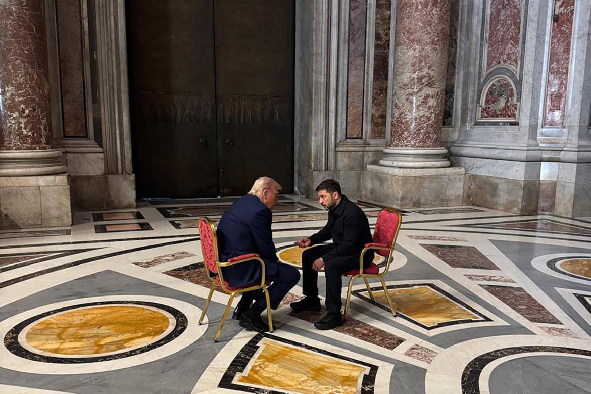 Pokazali zdjęcia ze spotkania Trumpa z Zełenskim w Watykanie
