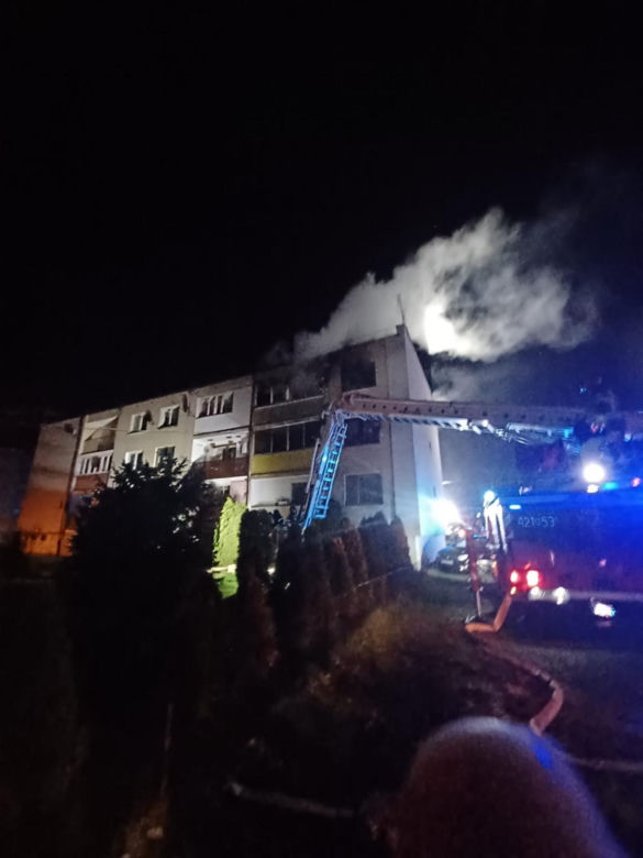 Nocny pożar w Działdowie, 49-latek ratował się skacząc z okna