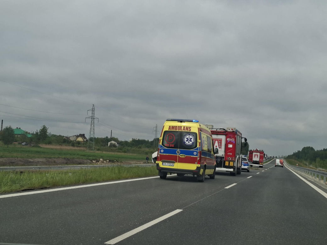 Ciężarówka blokuje przejazd obwodnicą Wąchocka