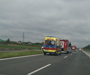 Ciężarówka blokuje przejazd obwodnicą Wąchocka