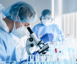 Wyleczony z HIV? Przełomowy przypadek po przeszczepie komórek macierzystych