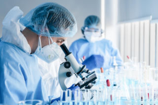 Wyleczony z HIV? Przełomowy przypadek po przeszczepie komórek macierzystych