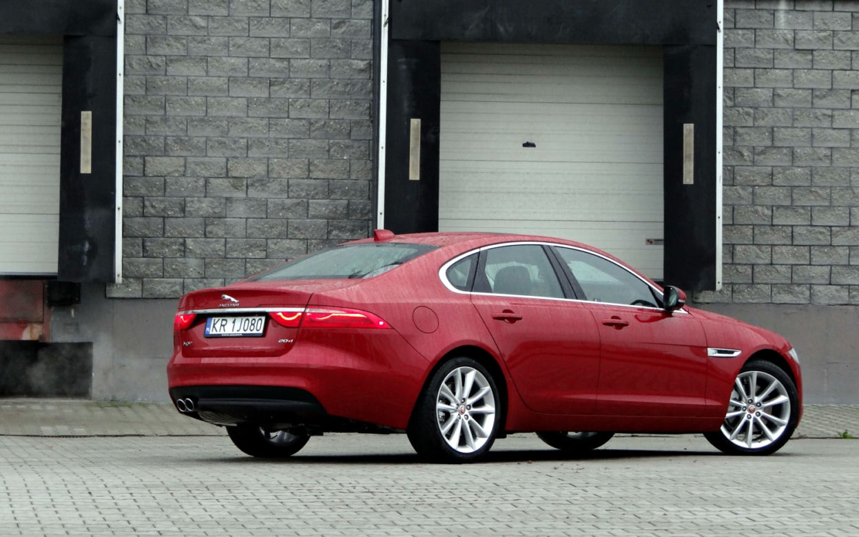 Jaguar XF 2.0 i4D 180 KM