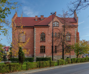 To miasto ma jeden z najpiękniejszych ratuszy w Małopolsce. Jego mieszkańcy od wieków są znani z wielkiej pobożności