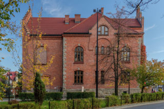 To miasto ma jeden z najpiękniejszych ratuszy w Małopolsce. Jego mieszkańcy od wieków są znani z wielkiej pobożności