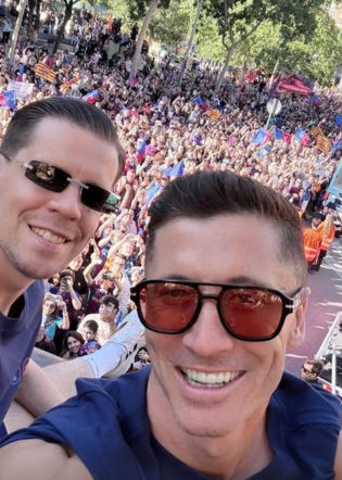 Robert Lewandowski i Wojciech Szczęsny na fecie Barcelony