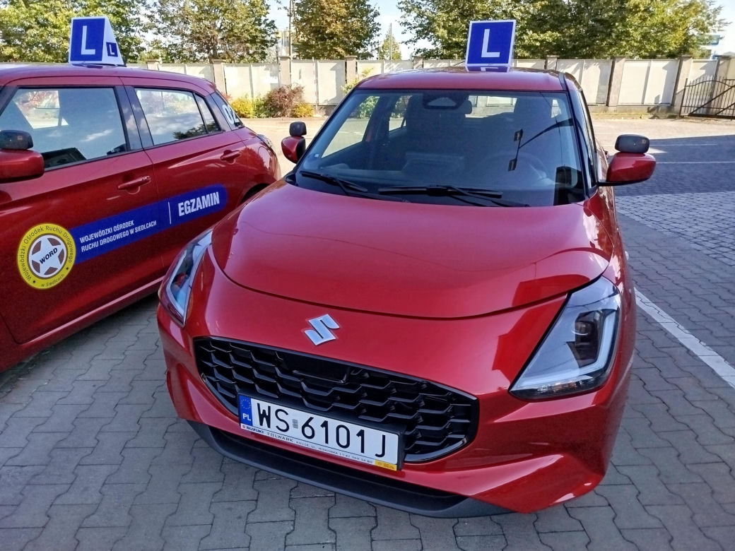 Siedlecki WORD wymienił starą flotę pojazdów egzaminacyjnych na nowe samochody marki Suzuki Swift