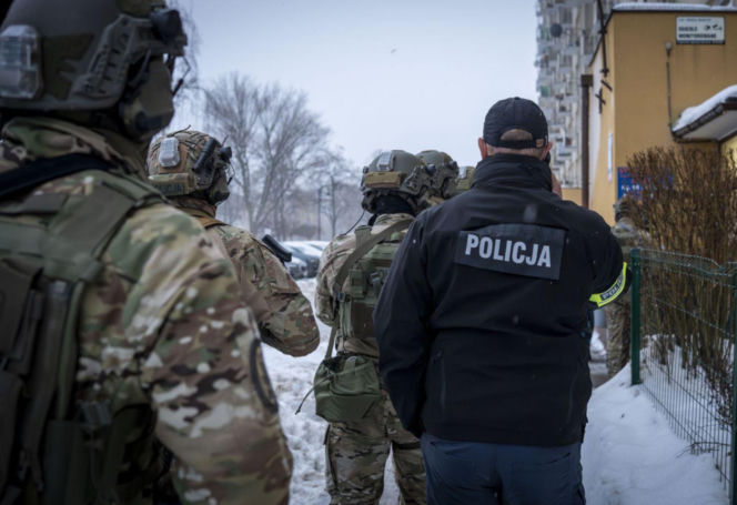 W sprawie zatrzymano trzy osoby: byłego partnera ofiary, jego matkę oraz znajomego