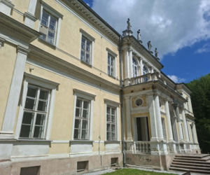 Rezydencja nie powstała bowiem jako zwykły dom mieszkalny. Miała być gigantycznym skarbcem dla Biblioteki Ordynacji Myszkowskiej