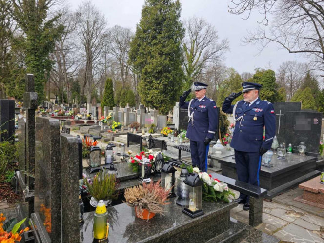 Trzech policjantów zginęło od kul strażnika więziennego