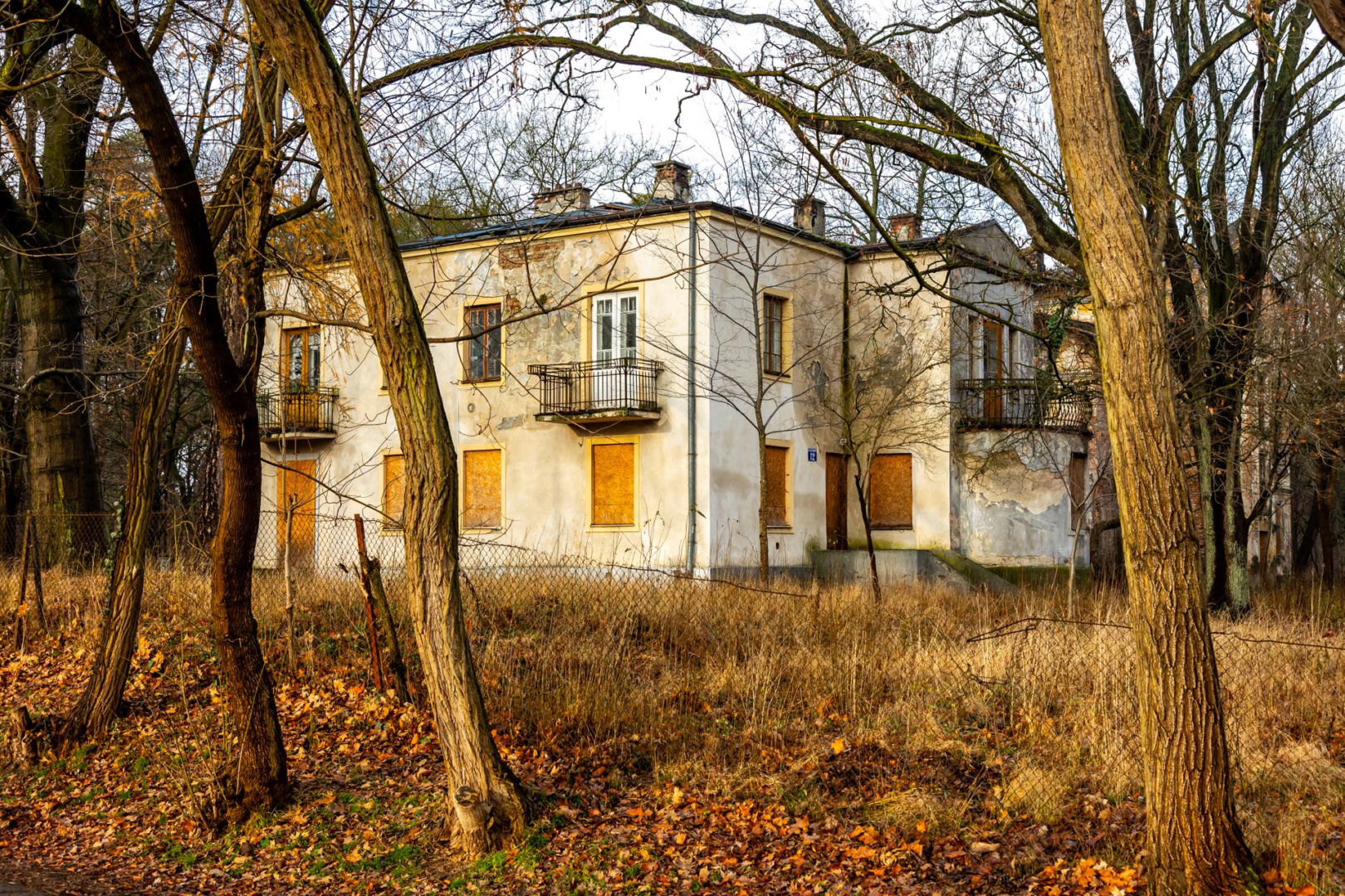 Opuszczona willa w Konstancinie