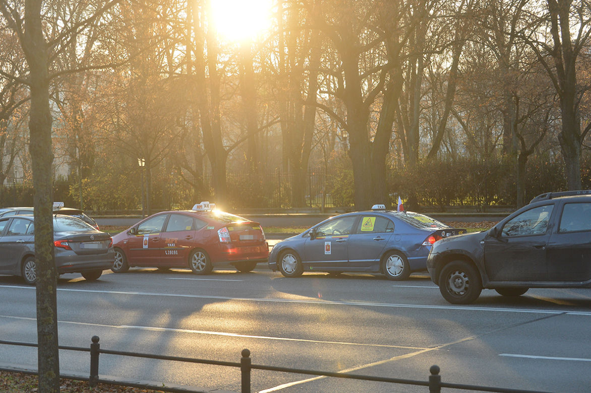 Protest taksówkarzy pod KPRM