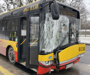 Autobus Miejski z impetem wjechał w latarnie 