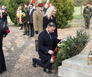 Rocznica Katastrofy Smoleńskiej w Krakowie. Prezydent Duda oddał hołd ofiarom