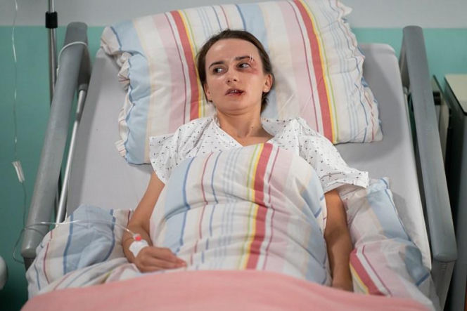 "Pierwsza miłość": Melka trafia do kliniki z obrażeniami wewnętrznymi! Jest ranna po napaści