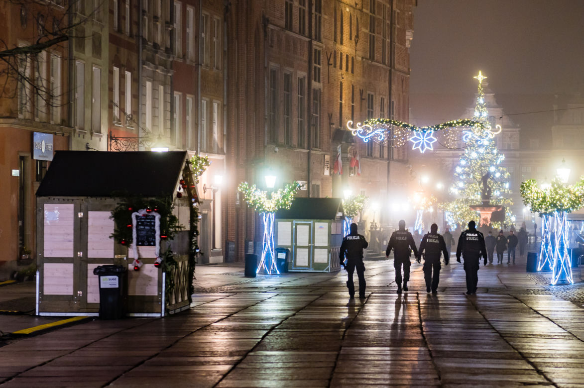Sylwester 2020. Gdańsk opustoszał! Fontanna Neptuna [ZDJĘCIA]