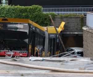 Autobus miejski wjechał w przejście podziemne przy Dworcu Zachodnim