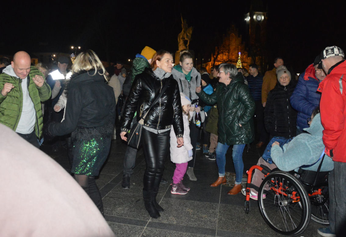 Sylwestrowe zabawy pod gwiazdami w Świętokrzyskiem