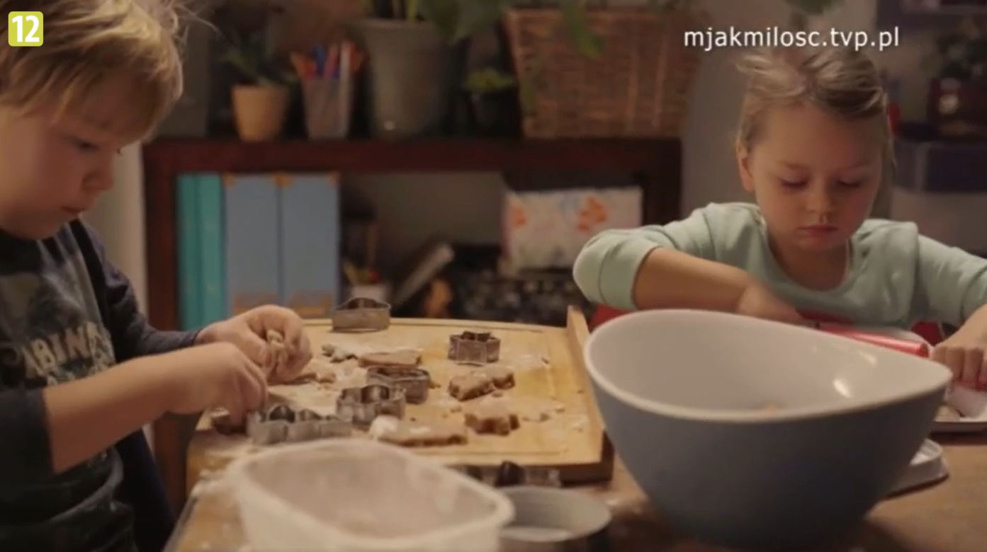 M jak miłość. Szymek (Staś Szczypiński), Maja (Laura Jankowska)