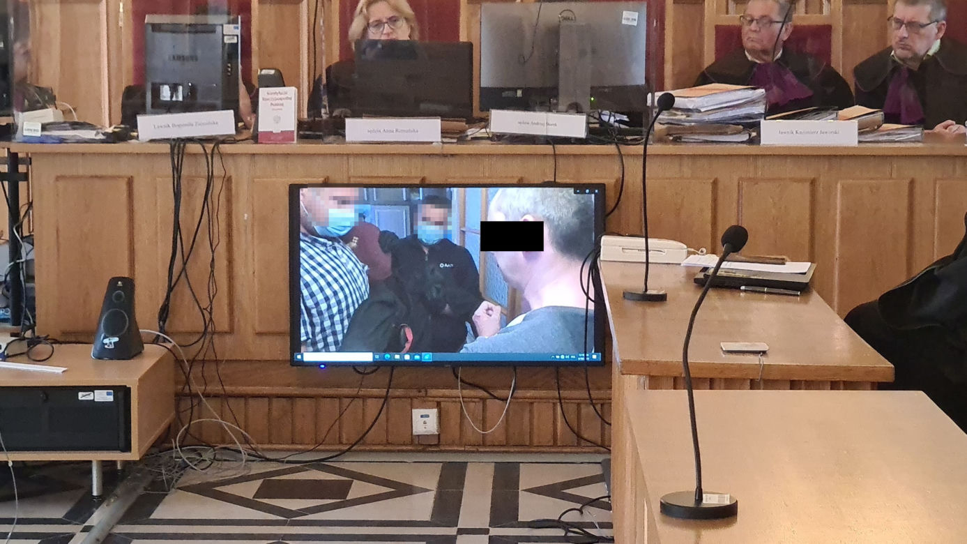 Nowa Sarzyna. Przemysław S., który zabił sąsiadkę stanął przed sądem [GALERIA]