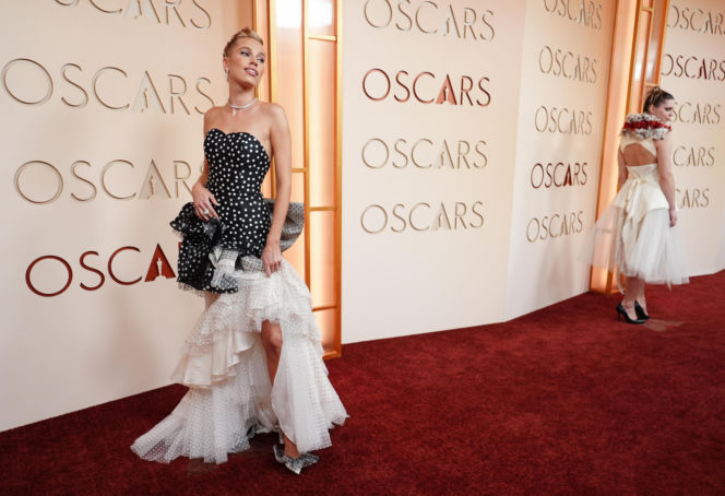 Thea Sofie Loch Næss, Lea Myren