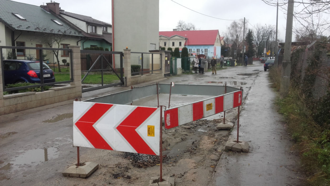 Kiedy spadnie deszcz, mieszkańcy ulicy toną w błocie