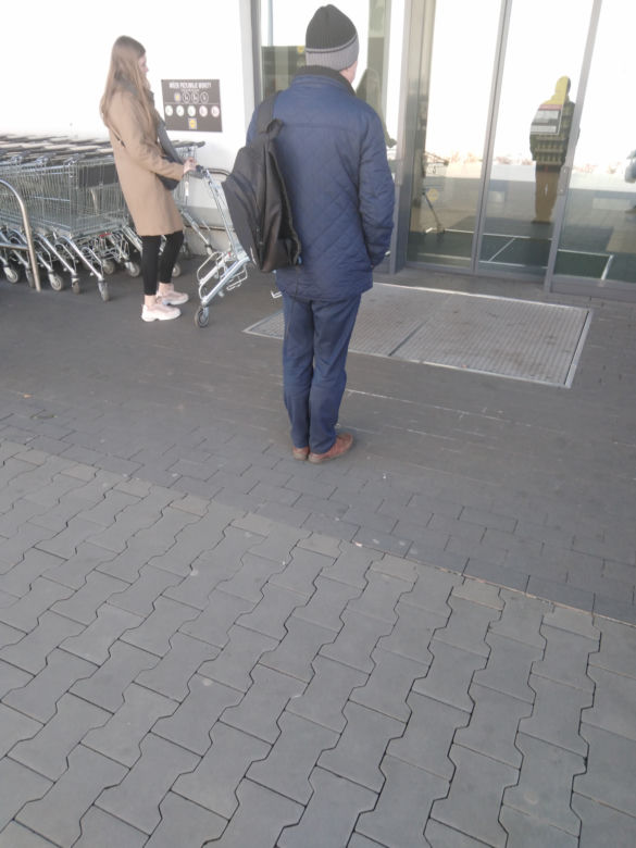 Koronawirus na Śląsku. Olbrzymie kolejki do sklepów w regionie (ZDJĘCIA)