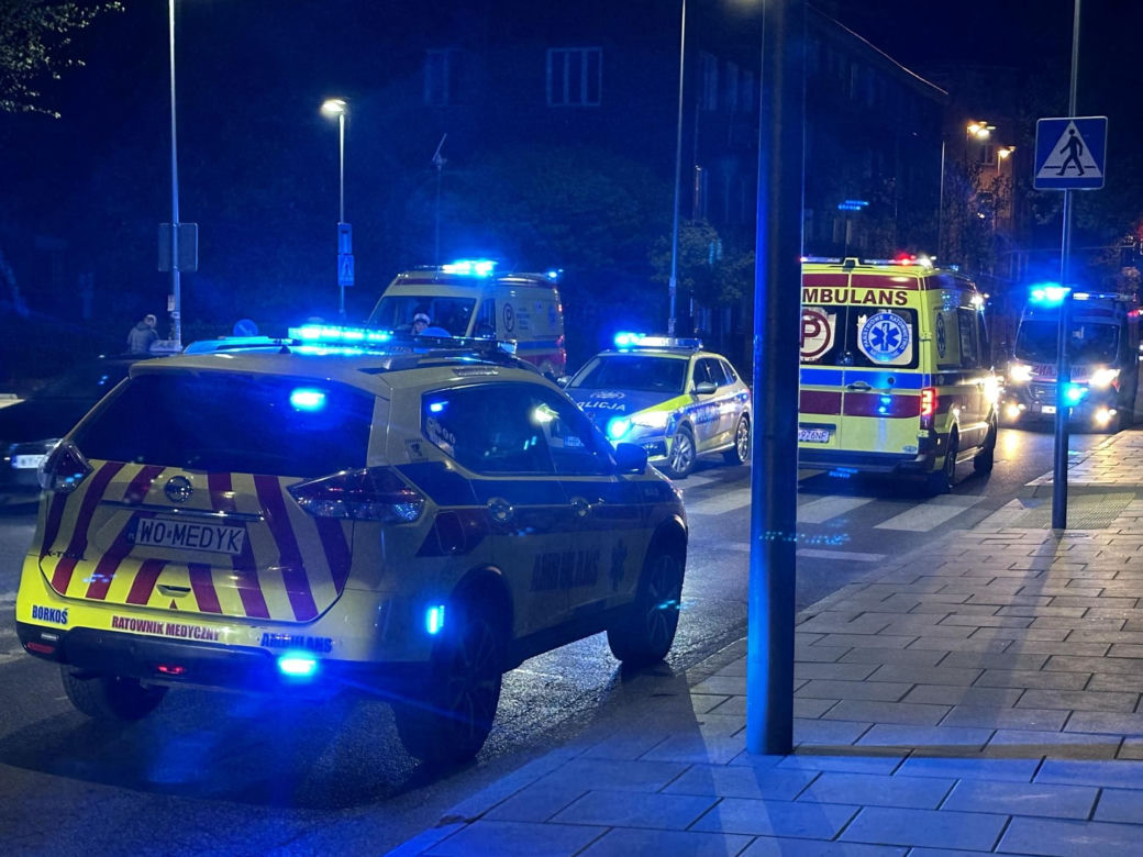 Kilka osób potrąconych na Pradze-Północ. Wariat wjechał na chodnik, przejechał ludzi i uciekł. Ważny apel policji