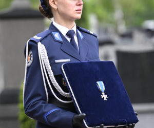 Tłumy pożegnały 23-letniego policjanta. Kacper zginął w tragicznym wypadku w Piasecznie