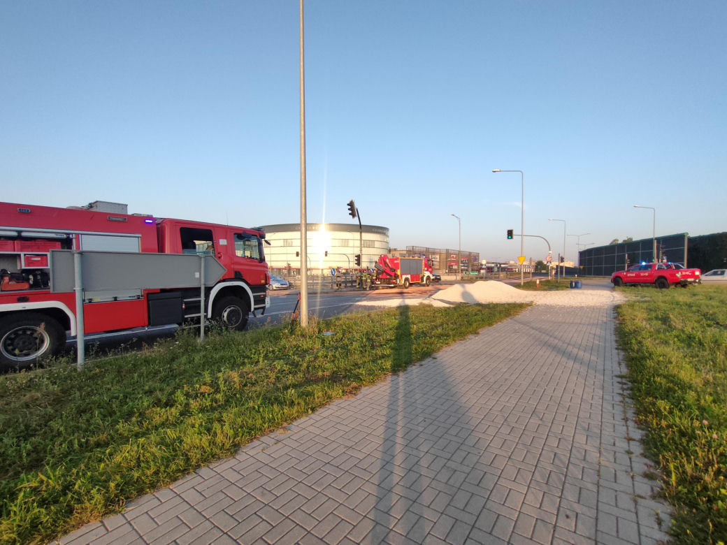 Przewrócona ciężarówka w Kielcach
