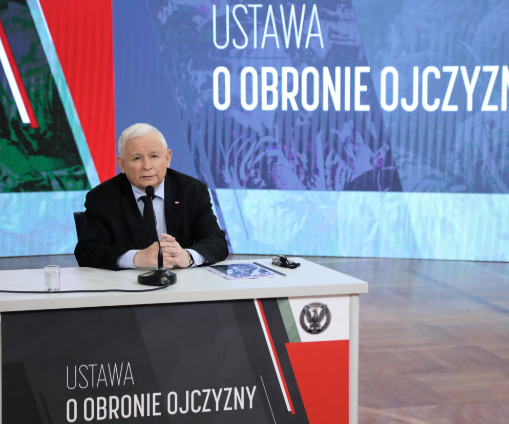 Kaczyński zapowiada błyskawiczne zbrojenie armii. Będzie powrót do obowiązkowej służby wojskowej? [USTAWA  O OBRONIE OJCZYZNY] 