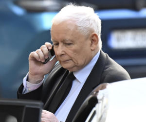Kaczyński ma kultowy telefon komórkowy