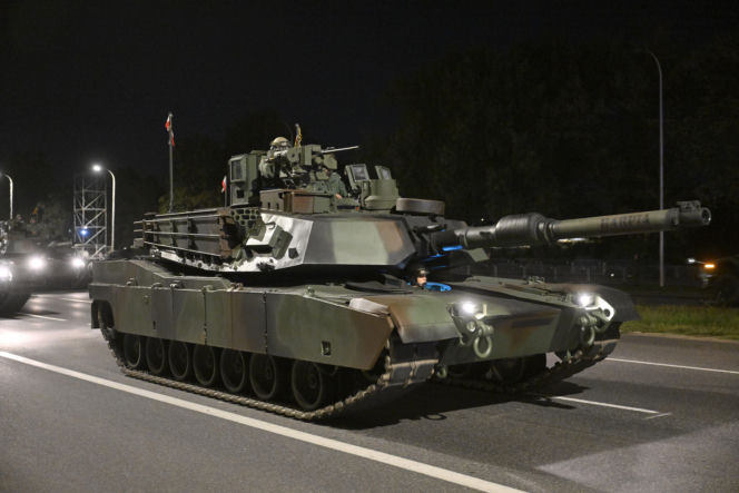 Nocna próba defilady wojskowej w Warszawie