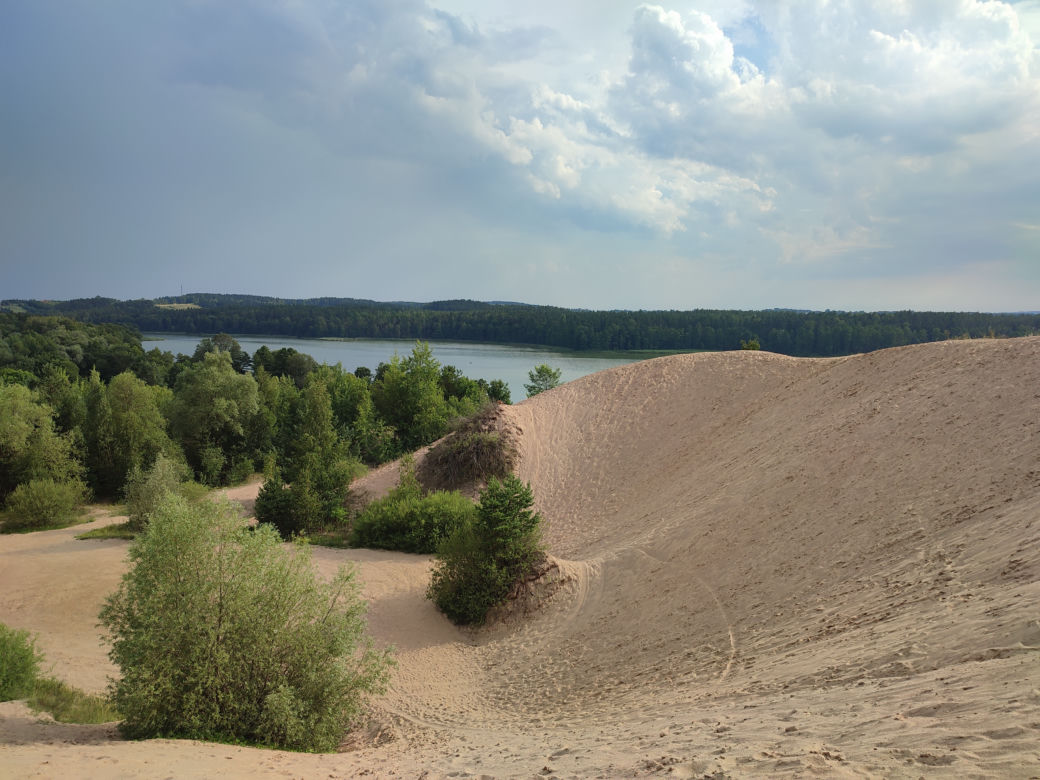Stare Juchy jak Abu Zabi? Piaskowa góra na Mazurach przypomina egzotyczną pustynię [ZDJĘCIA]