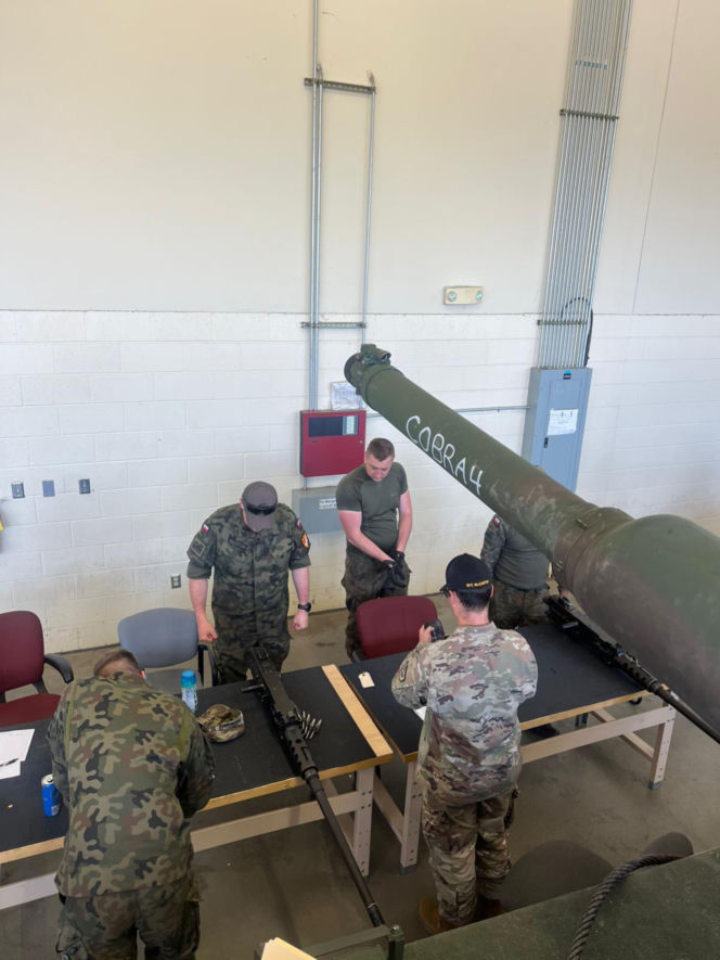 Polska załoga Abramsa w Fort Moore na Sullivan Cup