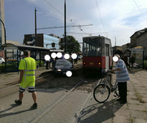 Wypadek na rondzie Jagiellonów w Bydgoszczy. Ruch tramwajów wstrzymany! [ZDJĘCIA]