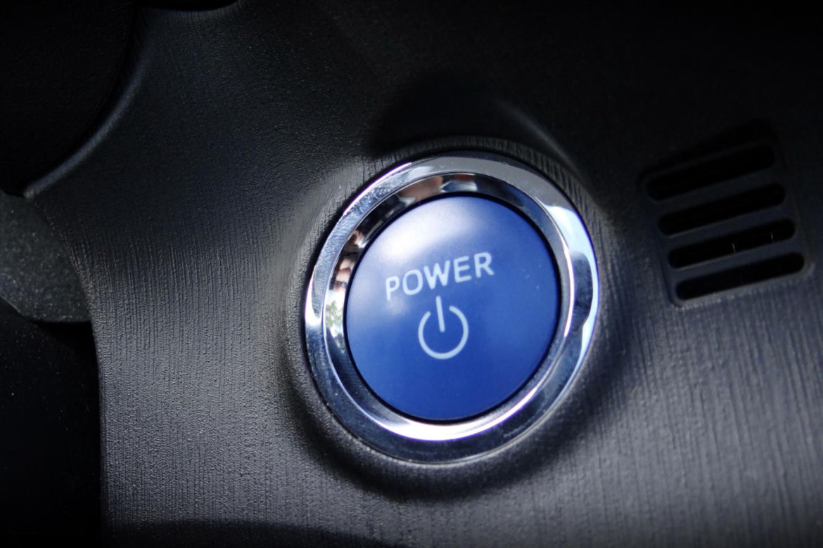 Toyota Yaris Hybrid 100
