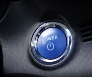 Toyota Yaris Hybrid 100