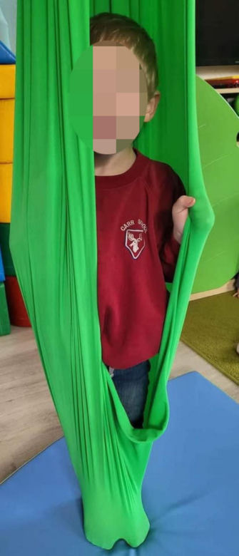 Bił, katował, a nawet przypalał genitalia 6-letniego Maksia. Chłopczyk umierał w męczarniach. Matka tylko się patrzyła