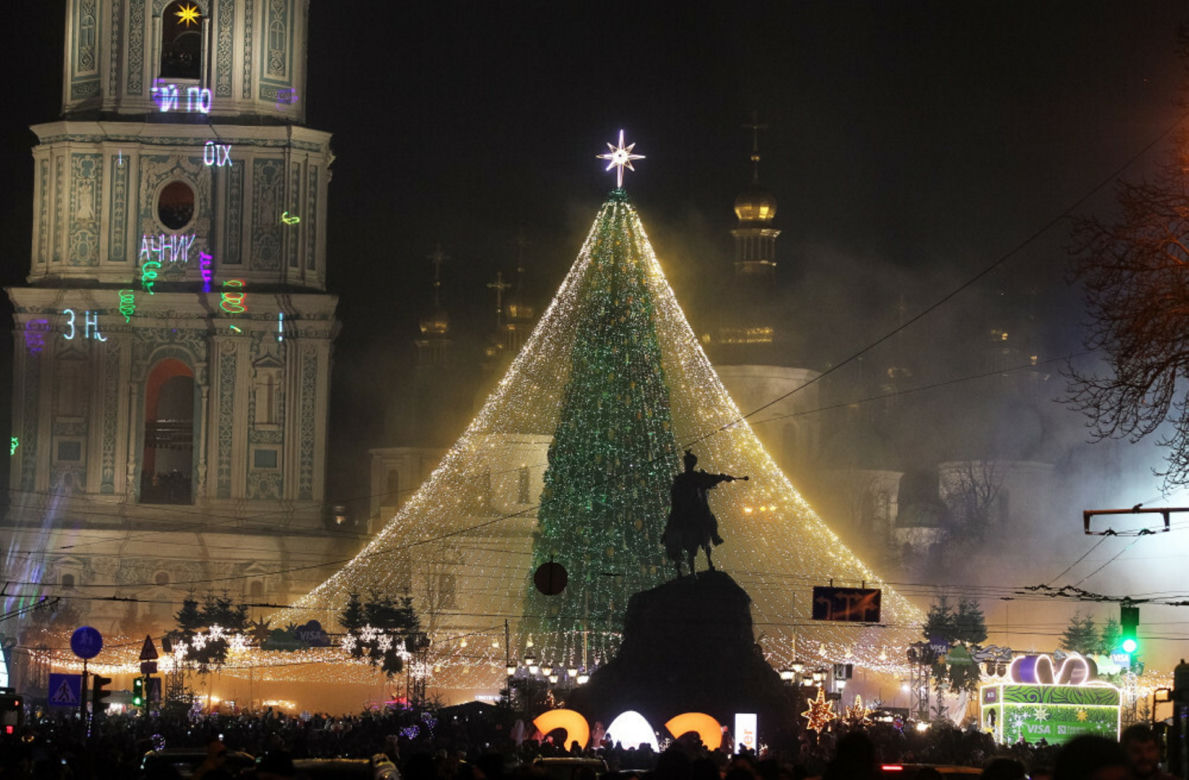 Tak wygląda choinka w Kijowie. Smutny widok w ogarniętym wojną kraju