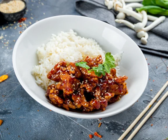 Kurczak Bac Bo – aromatyczne danie w wietnamskim stylu, które skradnie Twój talerz