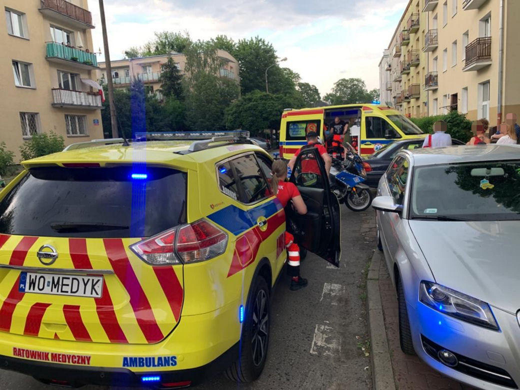Niepełnosprawne dziecko wjechało rowerkiem pod pędzącego opla. Trafiło do szpitala