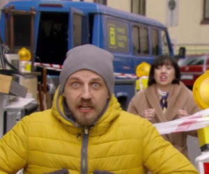 O mnie się nie martw 2 sezon odc. 12. Krzysiek (Paweł Domagała), Irenka (Hanna Śleszyńska)
