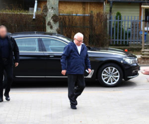 Wiosenny Lech Wałęsa na wielkanocnej mszy