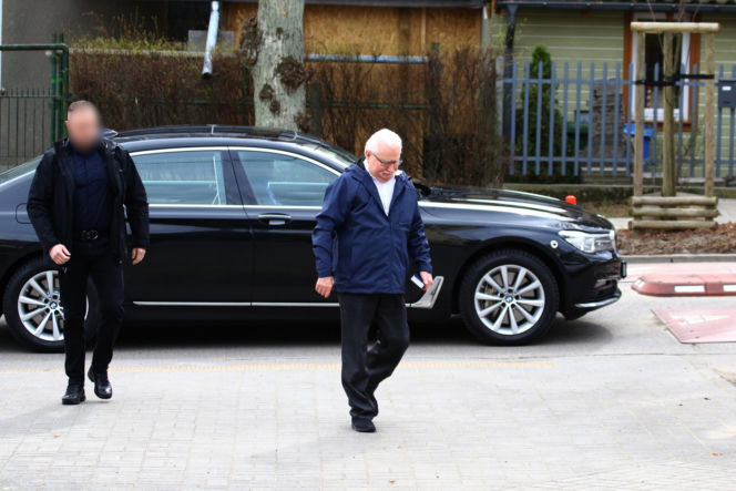 Wiosenny Lech Wałęsa na wielkanocnej mszy