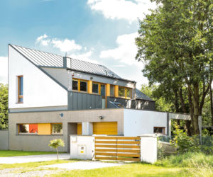 146 m² domu na małej działce. Sprytne rozwiązanie architektów