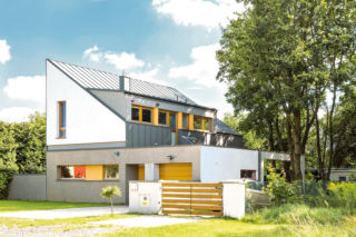 146 m² domu na małej działce. Sprytne rozwiązanie architektów