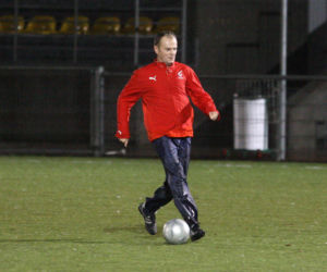 Donald Tusk gra w piłkę